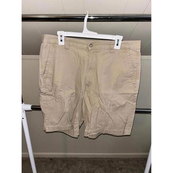 Dockers Beige Shorts - Picture 1 of 2